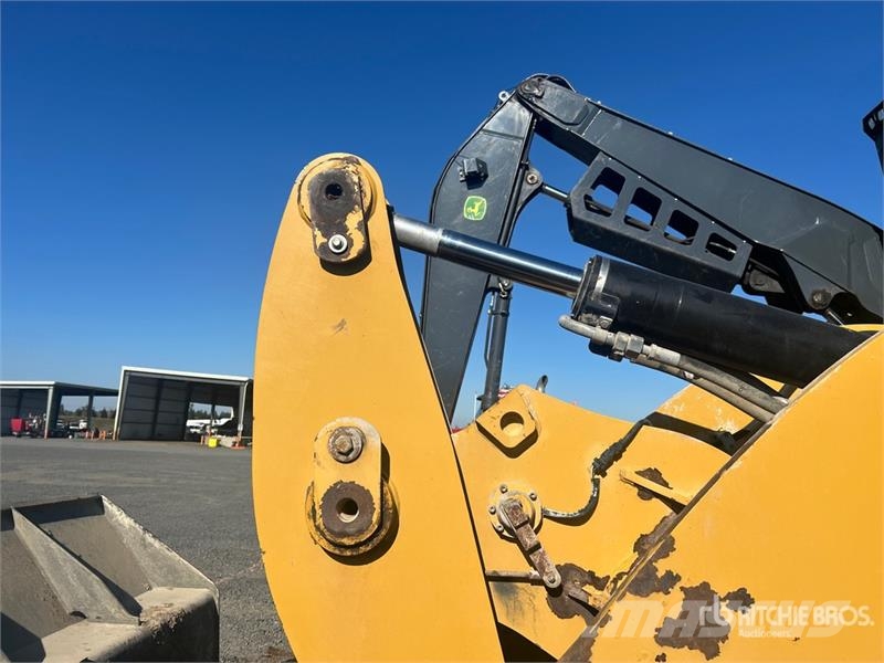 CAT 924K Pale gommate