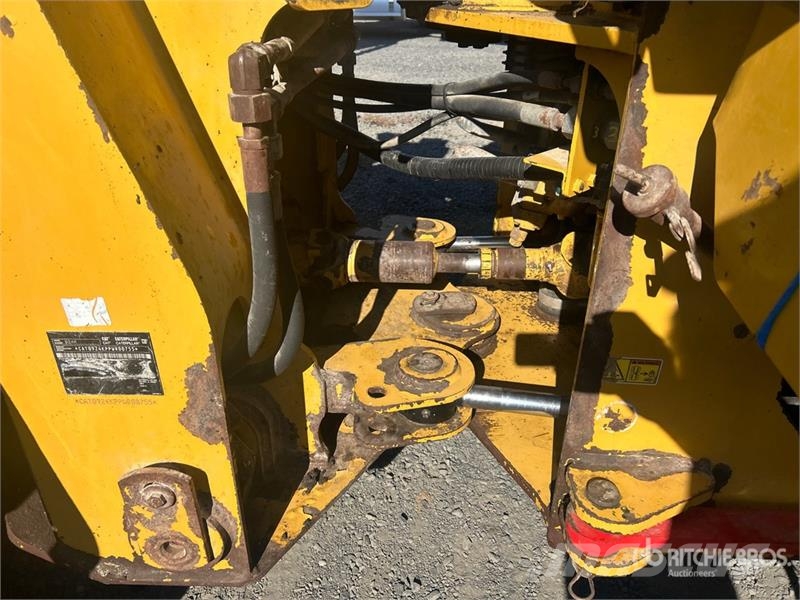 CAT 924K Pale gommate
