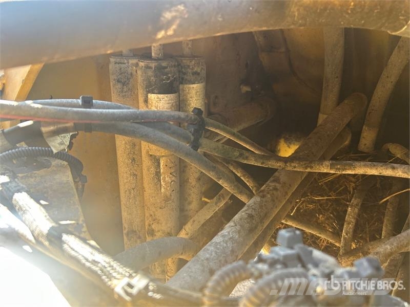 CAT 924K Pale gommate