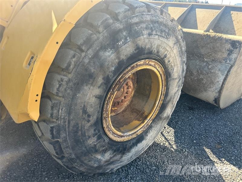 CAT 924K Pale gommate