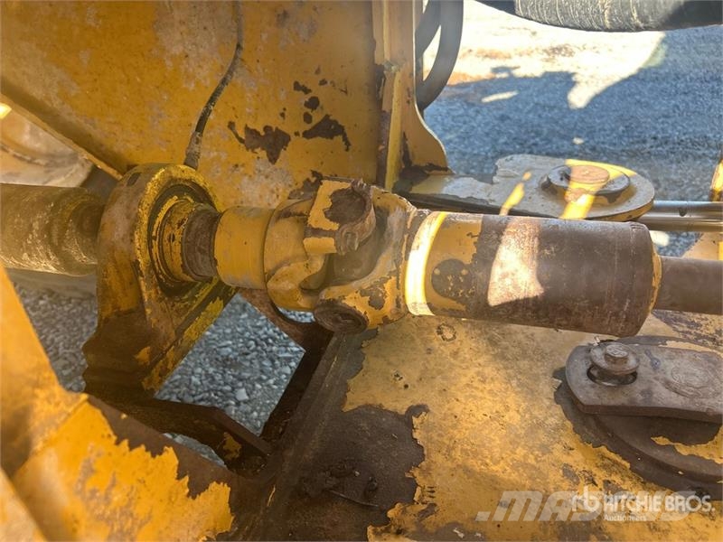 CAT 924K Pale gommate