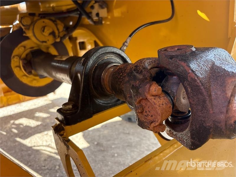 CAT 926M Wheel Loader 輪胎式裝載機