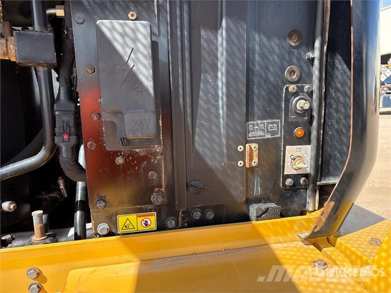 CAT 926M Wheel Loader 輪胎式裝載機