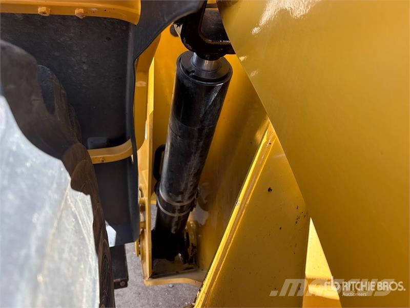 CAT 926M Wheel Loader 輪胎式裝載機