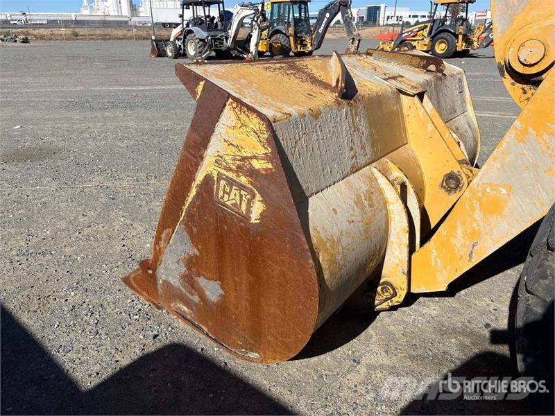 CAT 928H Kolové nakladače
