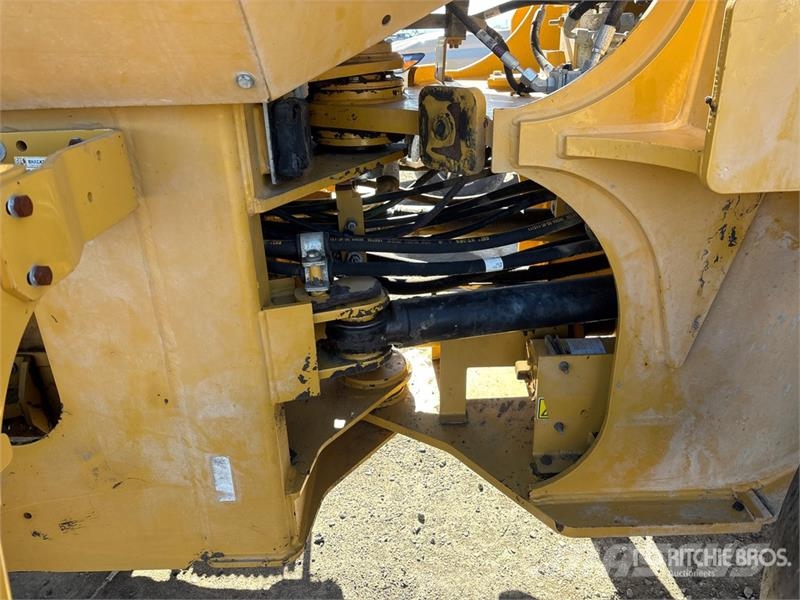 CAT 928H Kolové nakladače