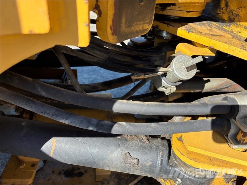 CAT 928H لوادر بعجل
