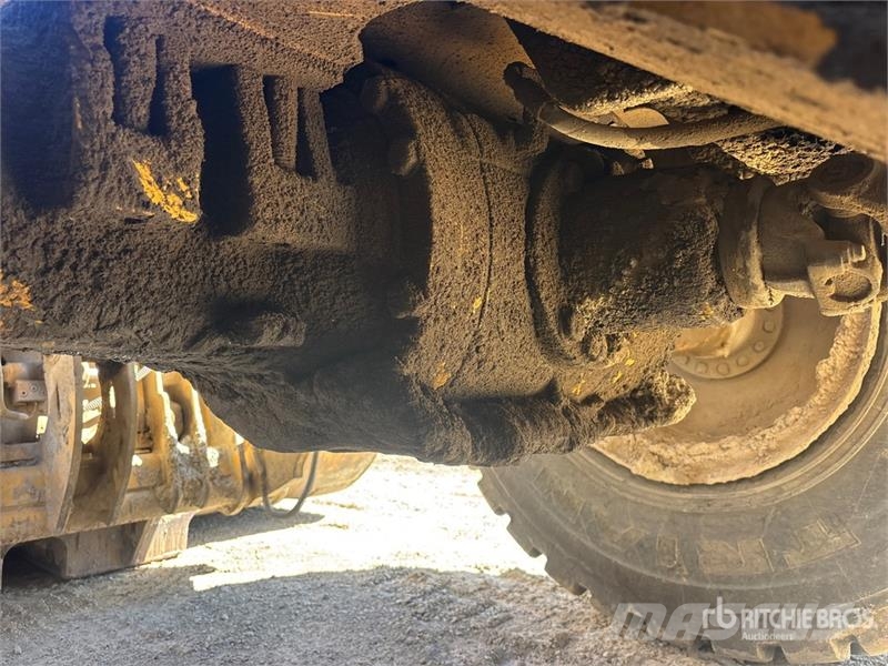 CAT 928H Kolesni nakladalci