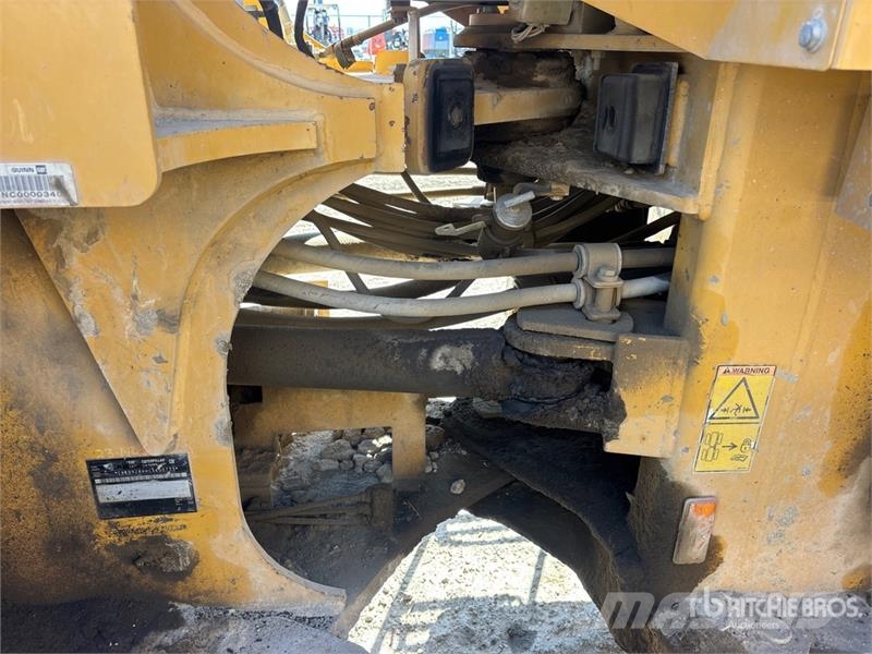 CAT 928H Kolesni nakladalci