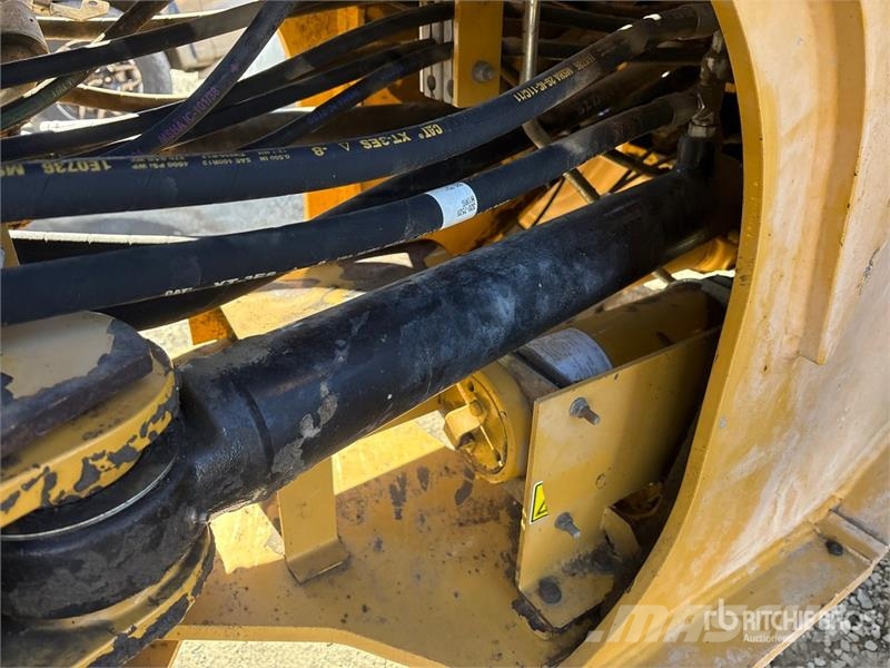 CAT 928H Kolové nakladače