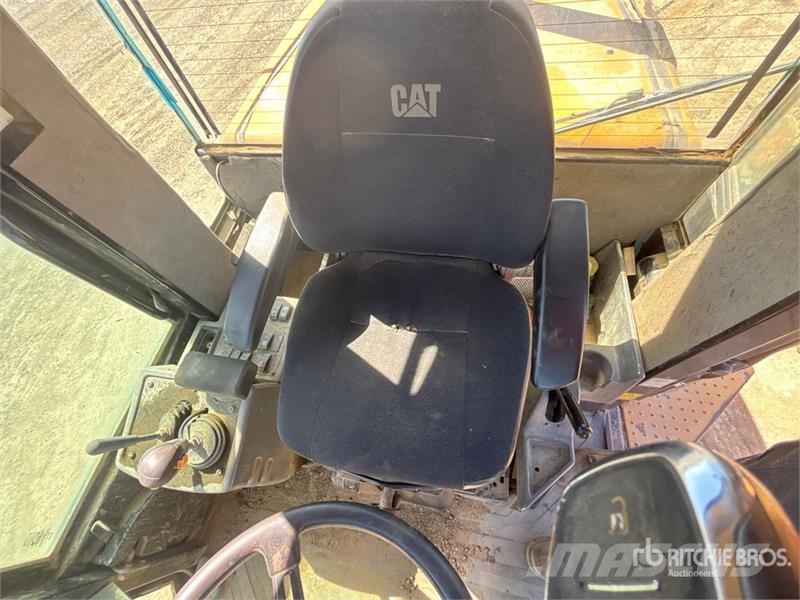 CAT 928H Kolesni nakladalci