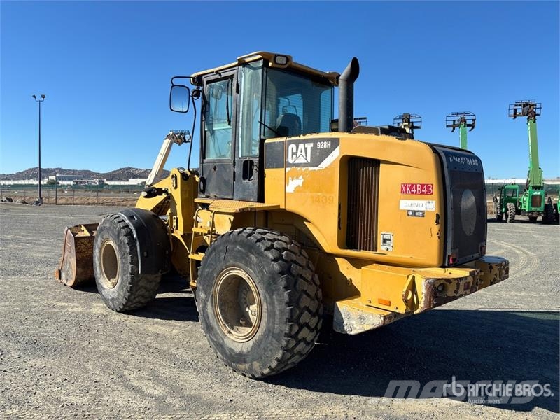 CAT 928H لوادر بعجل