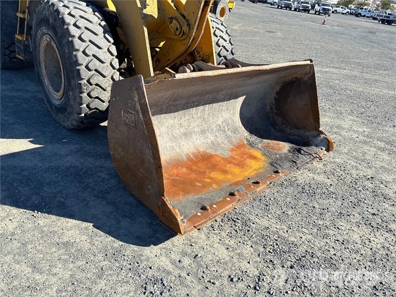 CAT 928H لوادر بعجل