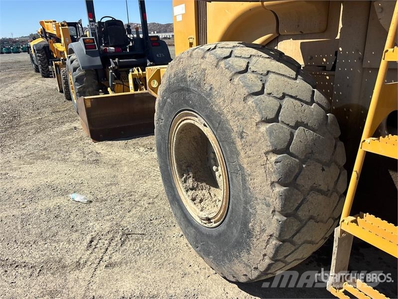 CAT 928H Kolesni nakladalci