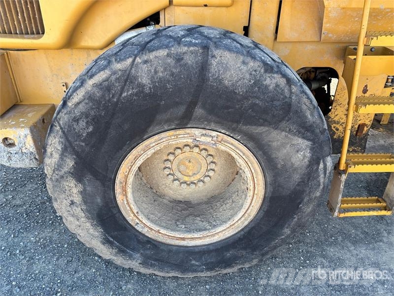 CAT 928H لوادر بعجل