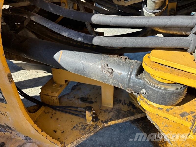 CAT 928H لوادر بعجل