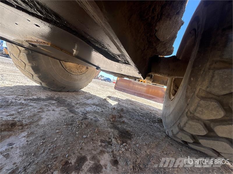 CAT 928H Kolesni nakladalci