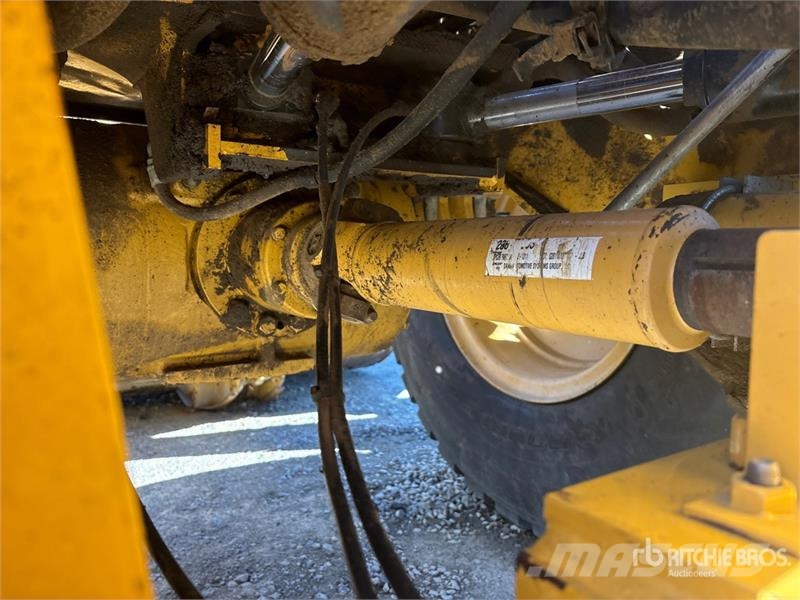 CAT 928H Kolové nakladače