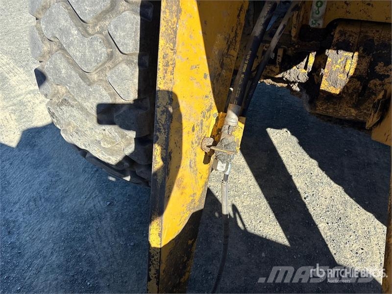 CAT 928H لوادر بعجل