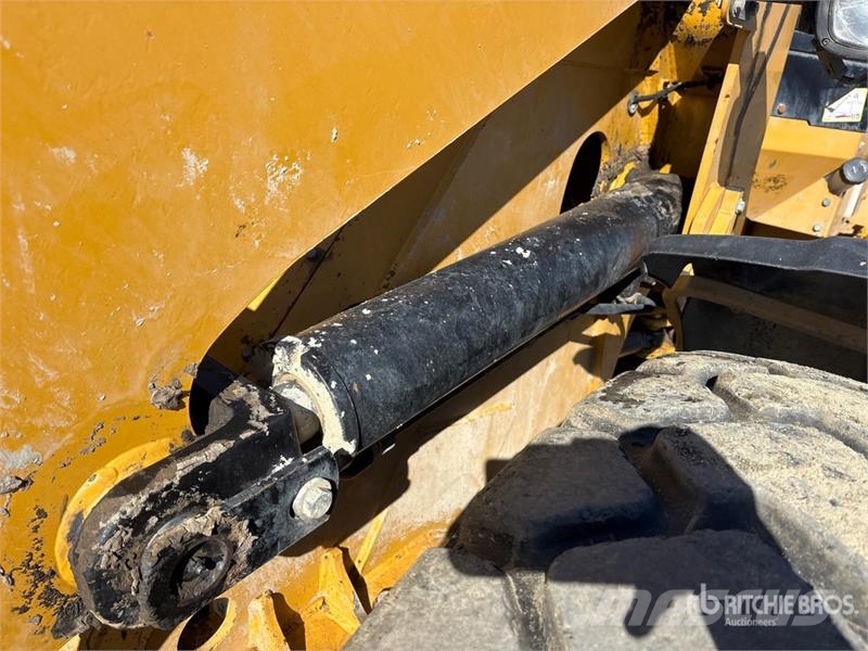 CAT 928H Kolové nakladače