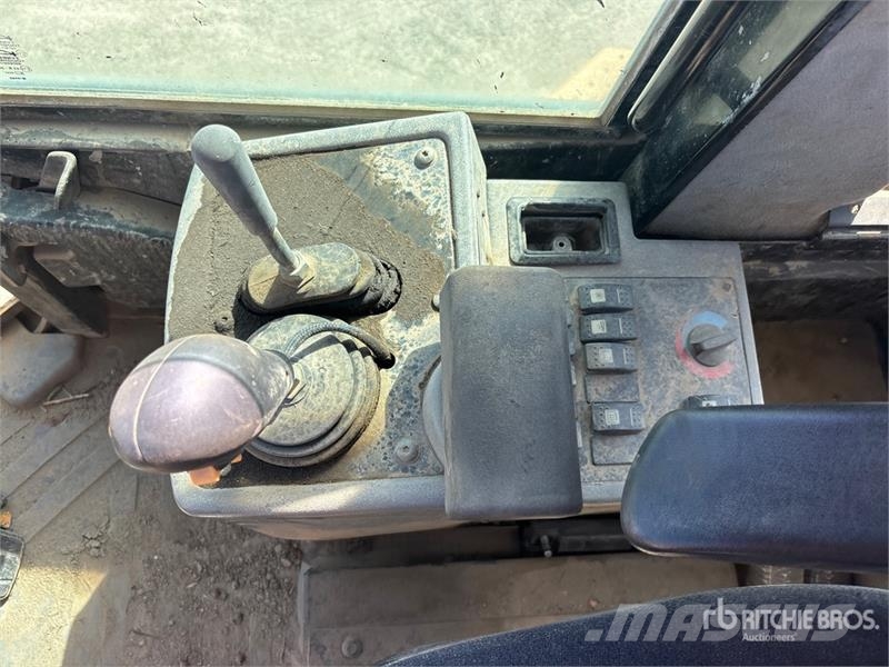 CAT 928H Kolesni nakladalci