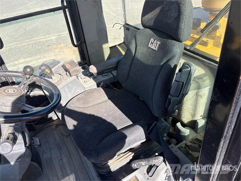 CAT 928H Kolové nakladače