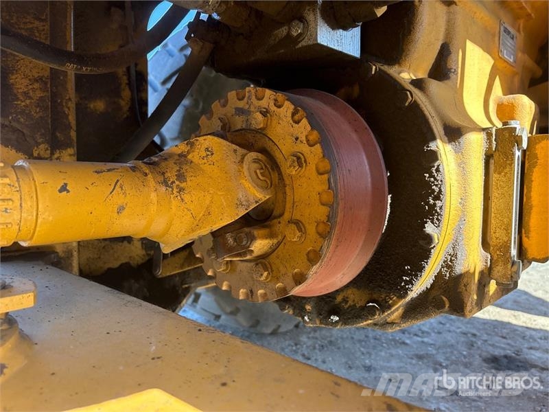 CAT 928H Kolové nakladače