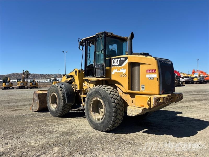 CAT 928H Kolesni nakladalci