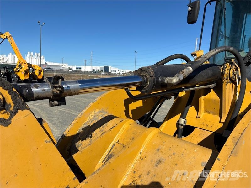 CAT 928H لوادر بعجل