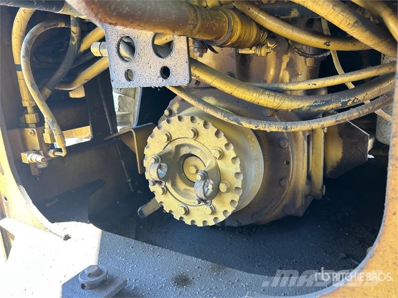 CAT 930G Wheel Loader (Inoperable) Pale gommate