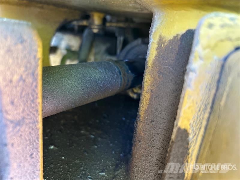 CAT 930G Wheel Loader (Inoperable) Pale gommate