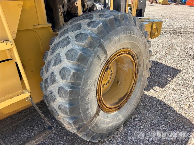 CAT 930G Wheel Loader (Inoperable) Pale gommate