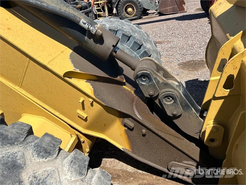 CAT 930G Wheel Loader (Inoperable) Pale gommate