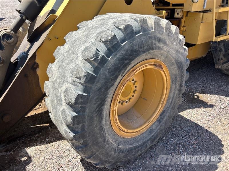 CAT 930G Wheel Loader (Inoperable) Pale gommate