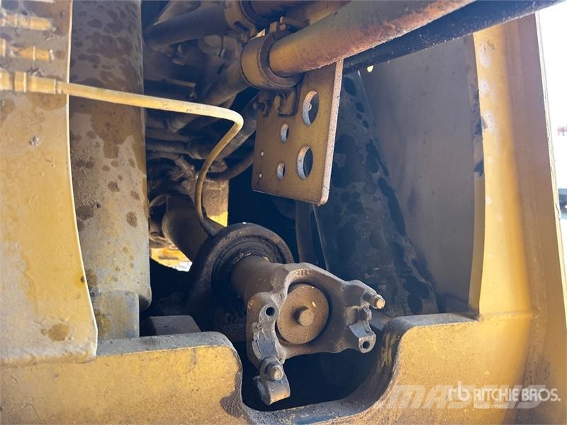 CAT 930G Wheel Loader (Inoperable) Pale gommate