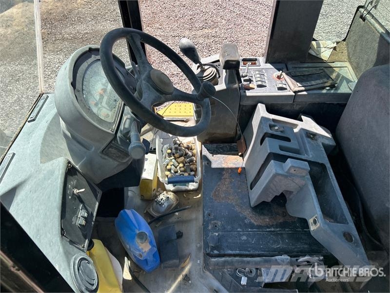 CAT 930G Wheel Loader (Inoperable) Pale gommate