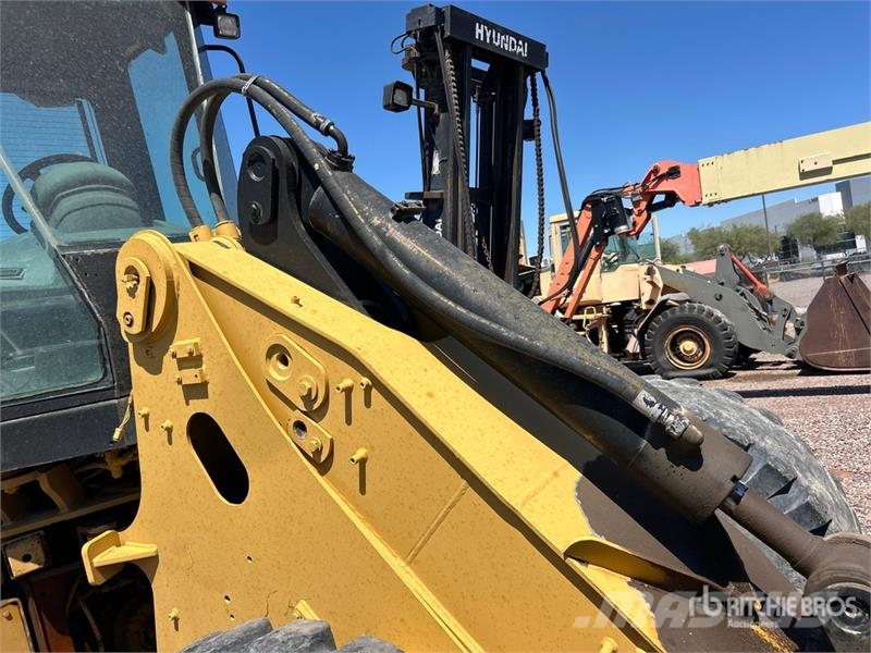 CAT 930G Wheel Loader (Inoperable) Pale gommate