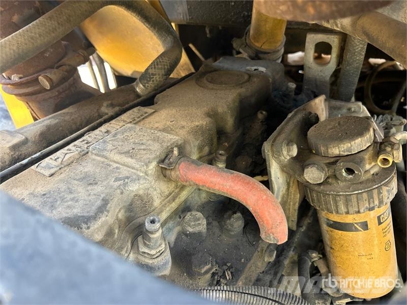 CAT 930G Wheel Loader (Inoperable) Pale gommate