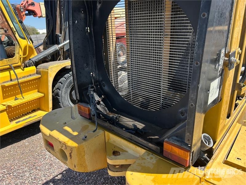 CAT 930G Wheel Loader (Inoperable) Pale gommate
