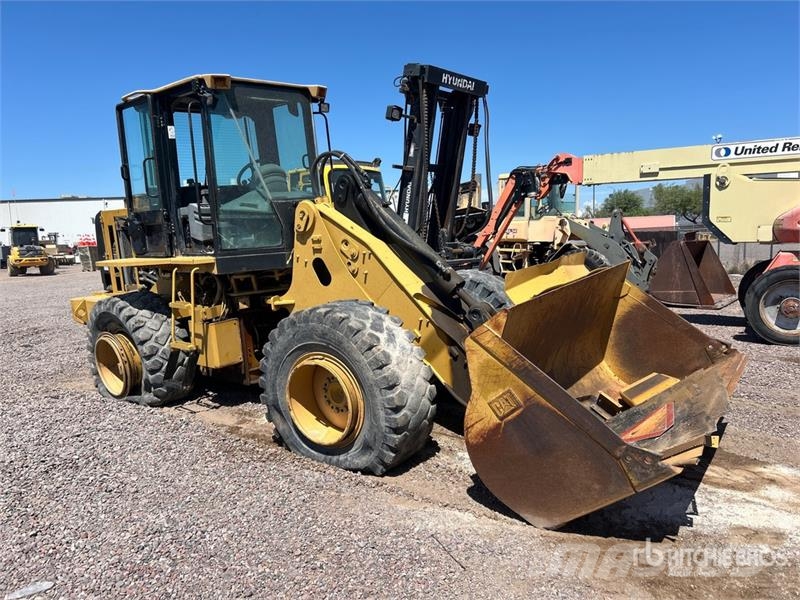 CAT 930G Wheel Loader (Inoperable) Pale gommate