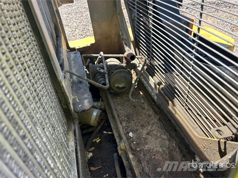 CAT 930G Wheel Loader (Inoperable) Pale gommate