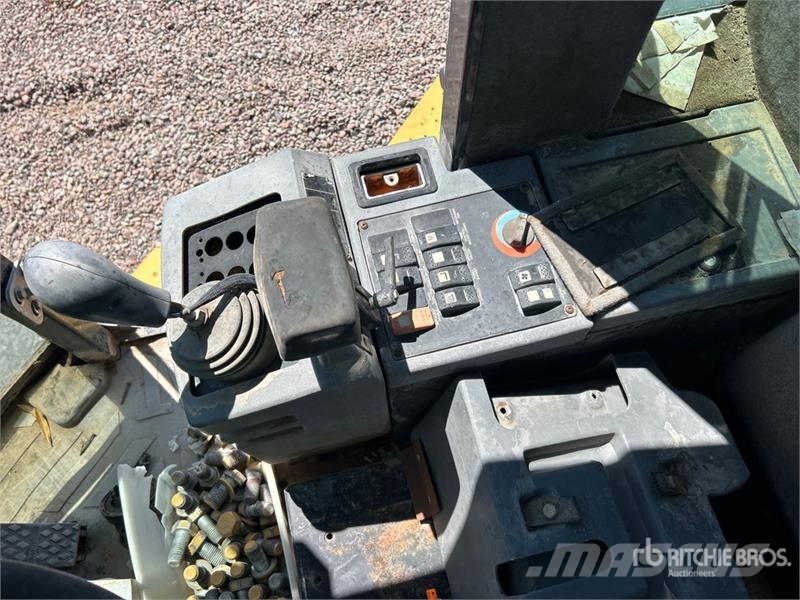 CAT 930G Wheel Loader (Inoperable) Pale gommate