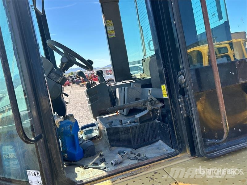 CAT 930G Wheel Loader (Inoperable) Pale gommate