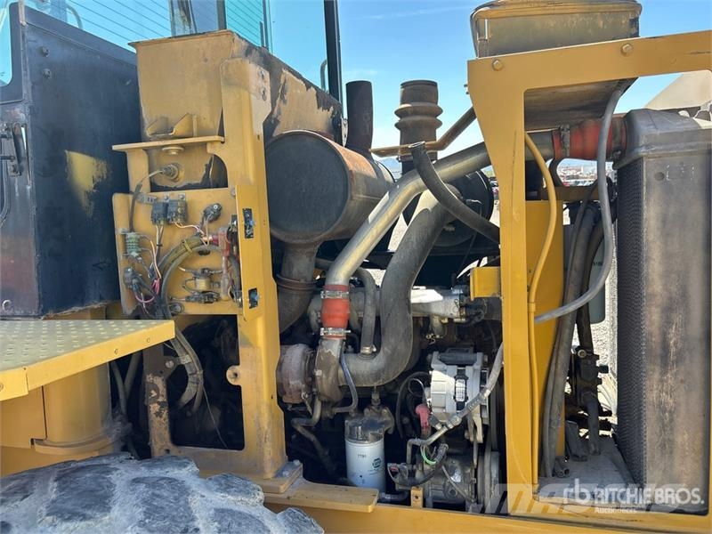 CAT 930G Wheel Loader (Inoperable) Pale gommate