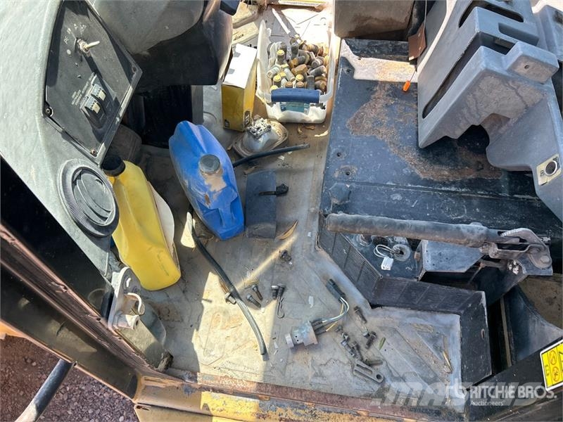 CAT 930G Wheel Loader (Inoperable) Pale gommate