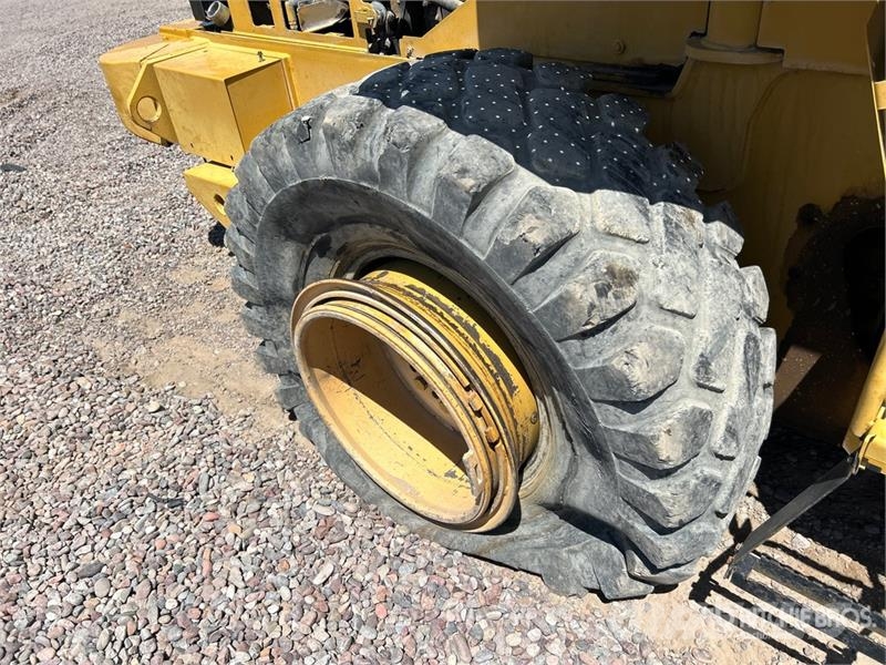 CAT 930G Wheel Loader (Inoperable) Pale gommate