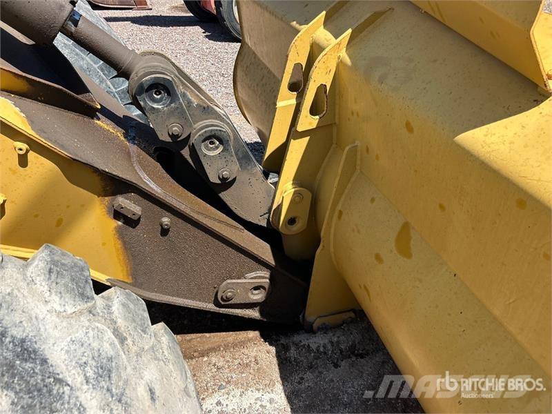 CAT 930G Wheel Loader (Inoperable) Pale gommate