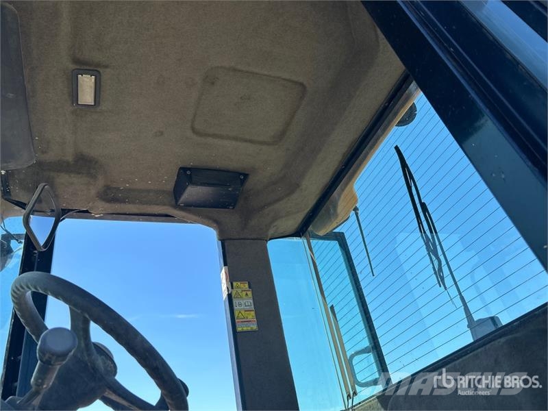 CAT 930G Wheel Loader (Inoperable) Pale gommate