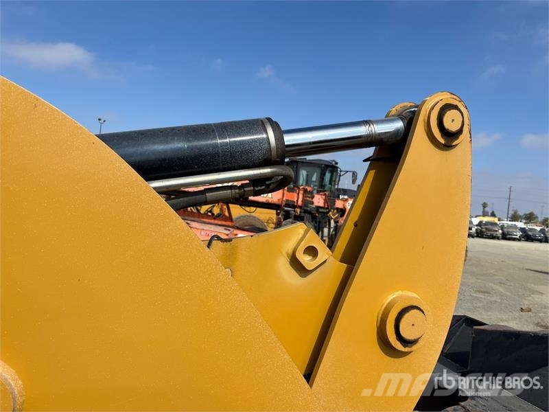 CAT 930K Kolesni nakladalci