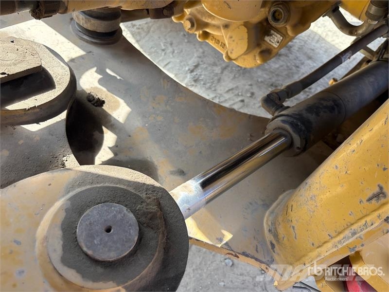 CAT 930K Kolesni nakladalci